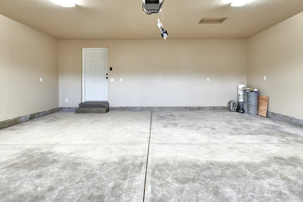 inside of finished garage in lebanon oregon