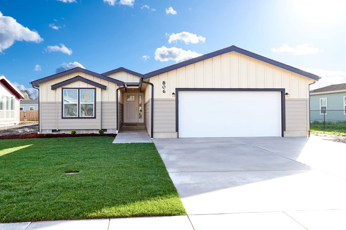 Front loader manufactured home in lebanon oregon with garage